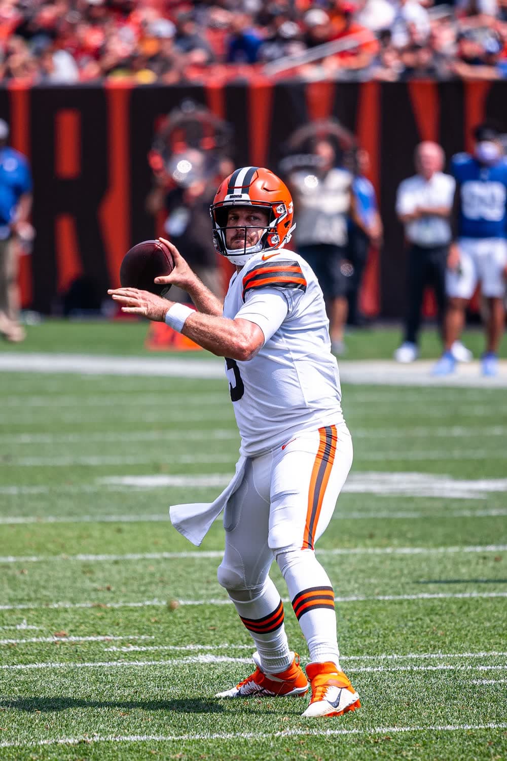 Case Keenum in a Cleveland Browns uniform, throwing a pass